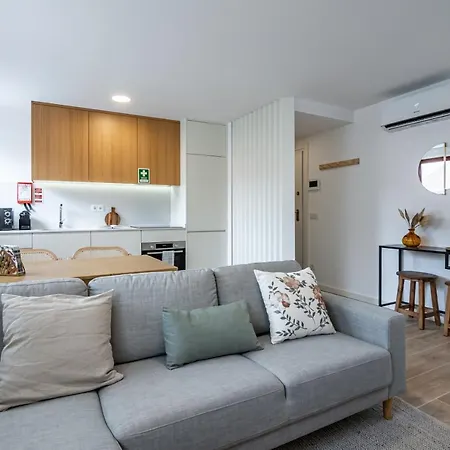 Nomads Lux - 1bdr Charming Floor Apartment Porto